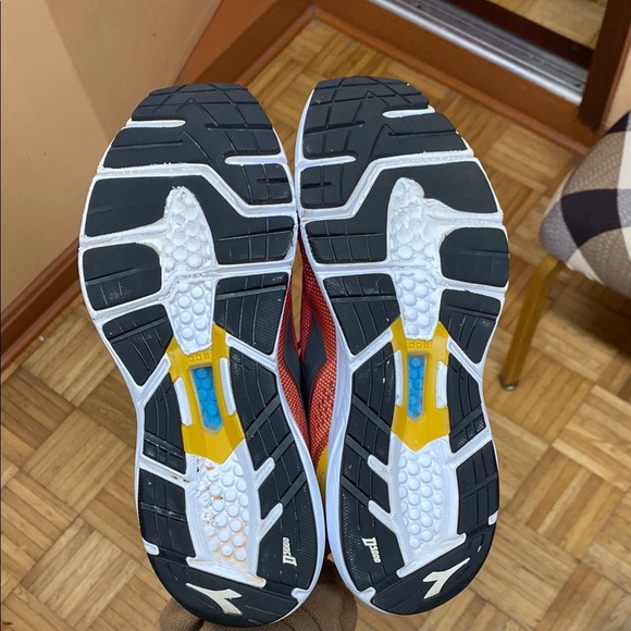 Diadora Mythos 3 BluShield Running Sneakers Bundle - Picture 11 of 17